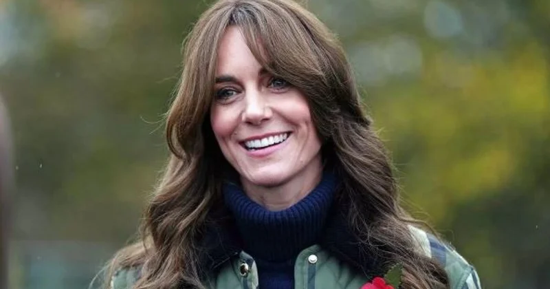 Кейт Миддлтон вышла в свет с новой прической (ВИДЕО)