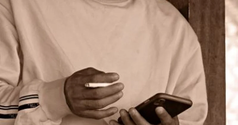 Бывший муж распространял интимные фото жены через WhatsApp в ЗКО