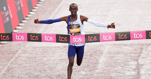 34 секунд айырмашылық: Кениялық желаяқ әлем рекордын жаңартты