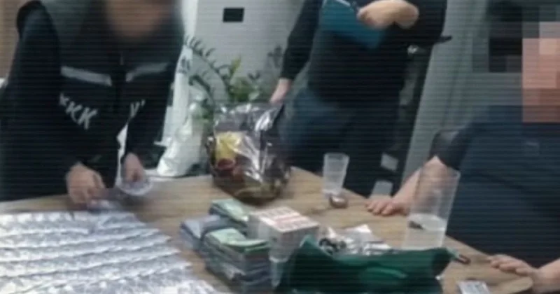 КНБ провел обыск в доме у чиновника: изъяты около 122 млн тенге и 98 тыс. долларов