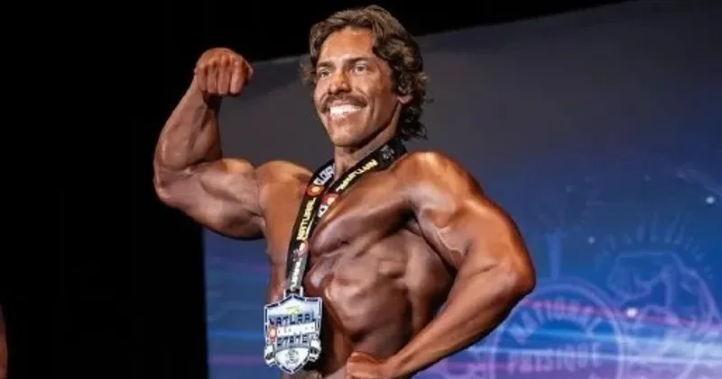 Бодибилдинг аңызы Арнольд Шварценеггердің некеден тыс туған баласы бодибилдинг жарысына алғаш рет қатысты