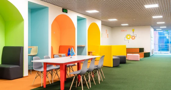 Дразнили два года : мать обвиняемого школьника заявила о травле перед нападением в BINOM