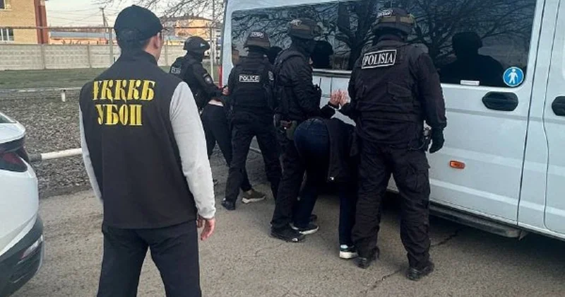 Вели себя вызывающе : группу задержали в ЗКО после видео в Сети