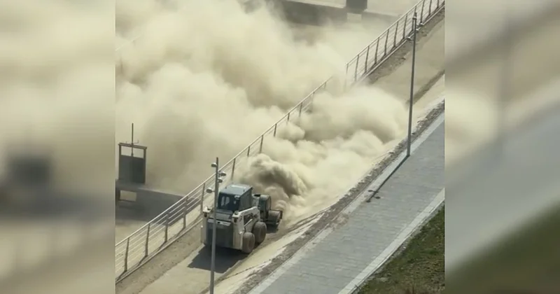 Пыль и грязь летят людям в дома : алматинка пожаловалась на уборку набережной