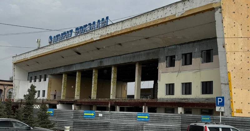 Атырауда миллиардтар жұмсалған теміржол вокзалы қайта бұзылды