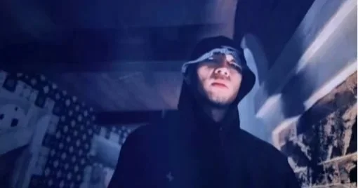 Qarakesek лақап атымен танымал әнші сот үкімін орындай бастады