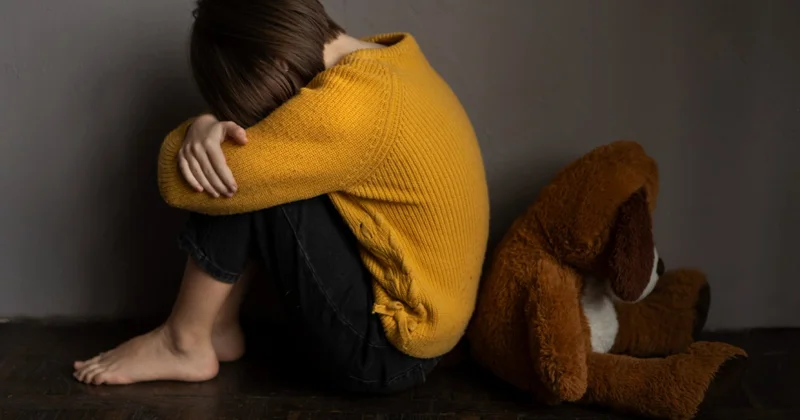 По делу о многократном насилии над особенными детьми задержали нейропсихолога