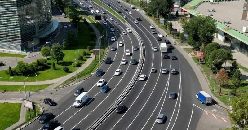 Аким Алматы дал поручения после резонансной аварии на проспекте Аль Фараби