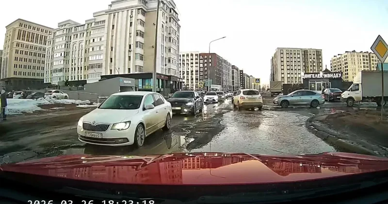 Убитые дороги в центре Астаны возмутили казахстанцев