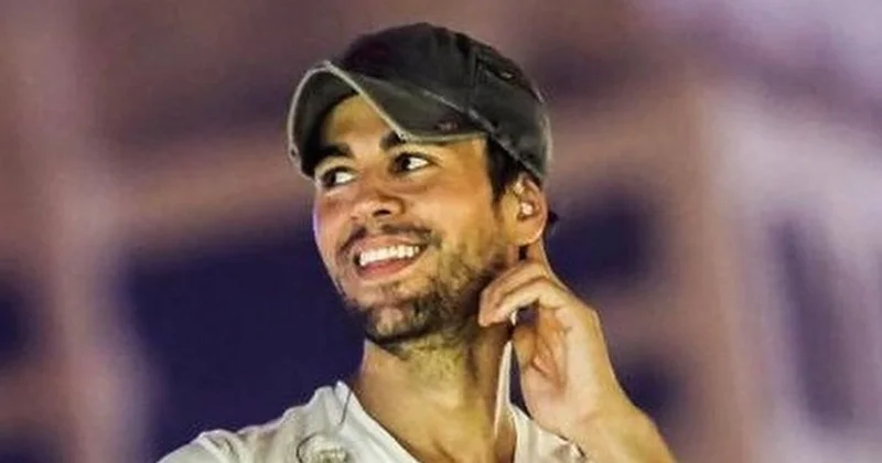 Энрике Иглесиас показал, как играет с трехмесячным сыном, и выслушал нарекания в Сети