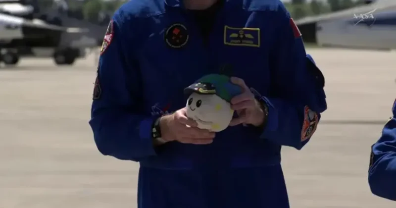 Официальный талисман лунной миссии показали в NASA