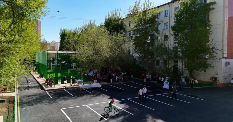 Ко Дню единства в районе Байконыр в Астане открыли три обновленных двора