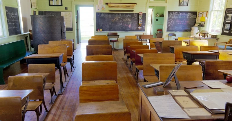 Без столовой и с дырами в полу учатся дети в Жамбылской области