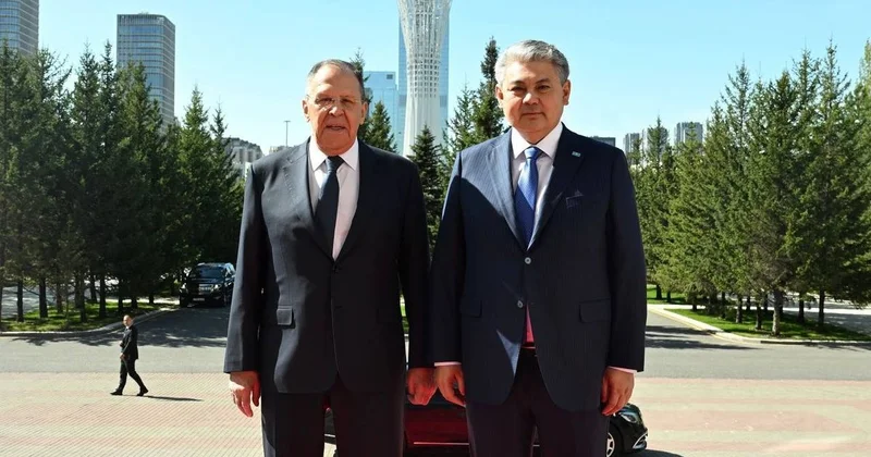 Глава российского МИД Сергей Лавров прилетел в Астану: названа причина