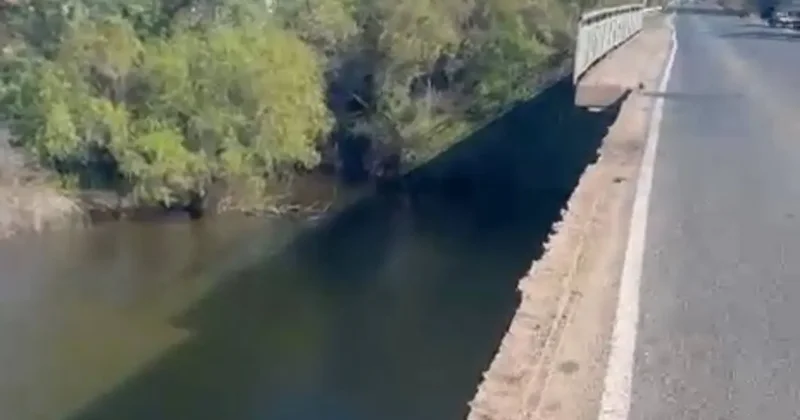 Обрушилась часть моста через реку Чаган в ЗКО