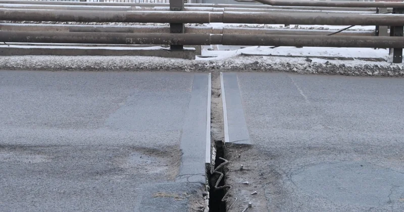 Атыраудағы орталық көпірде тоқ соққан азаматтар кінәлілердің заң алдында жауап бергенін қалайды