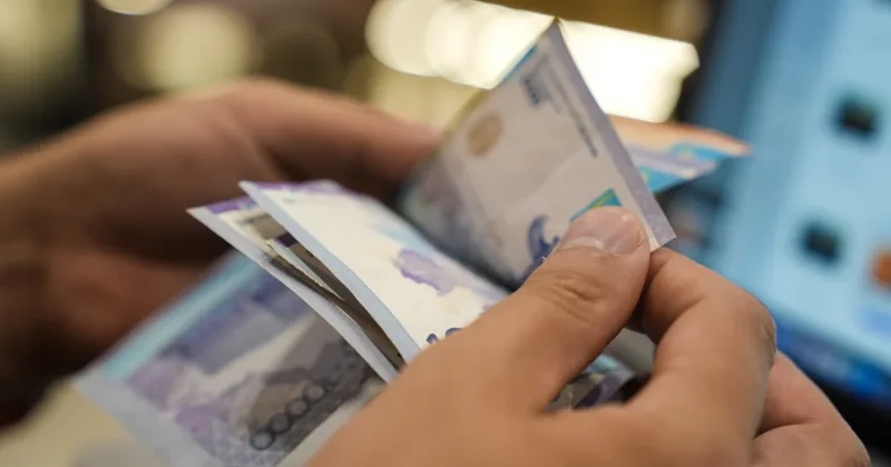 Жителя Астаны оштрафовали на 43 тысячи тенге за оставленный мусор в подъезде