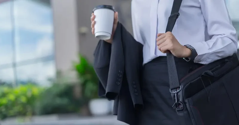 Госслужащим в Казахстане будут повышать зарплаты как минимум раз в три года: сенат одобрил закон