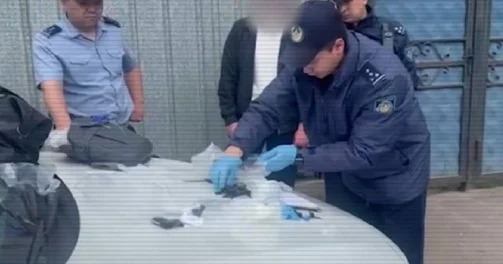 Наркокурьера крупной партией синтетики задержали в Алматы