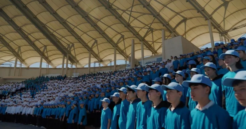 Бірлік күніне орай Астанада 3 000 оқушы Ақ көгершін әнін шырқады