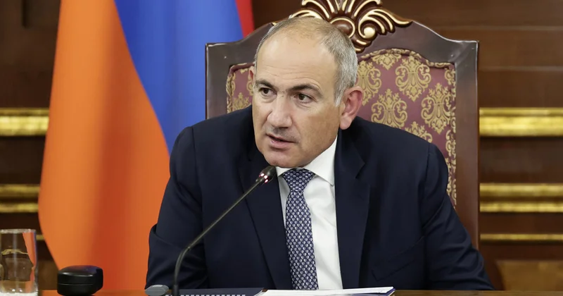 Пашинян Армения үкіметінің отставкаға кететінін мәлімдеді