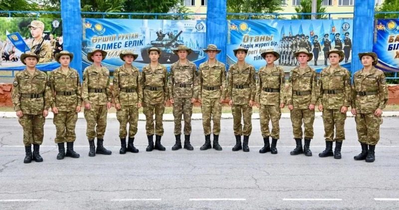 Бір шаңырақтан бір сапқа: Гвардейск гарнизонында алты жұп егіз әскери борышын бірге өтеп жүр
