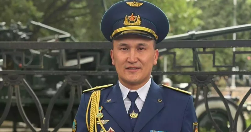 Алматыда майор cағызға қақалып қалған қызды құтқарып қалды