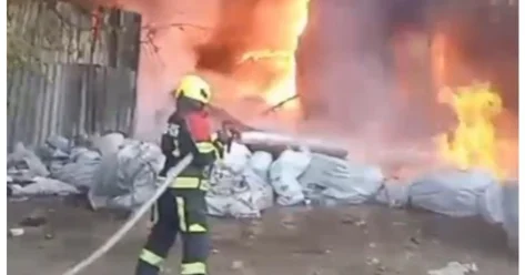 В Алматинской области загорелся цех по производству пластиковых изделий