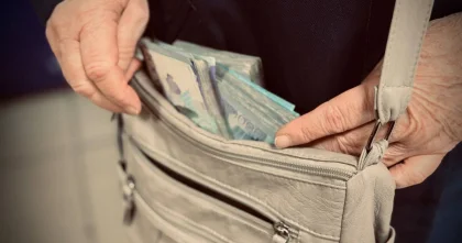 Полицейский помог жертвам мошенников сберечь миллионы теңге в СКО