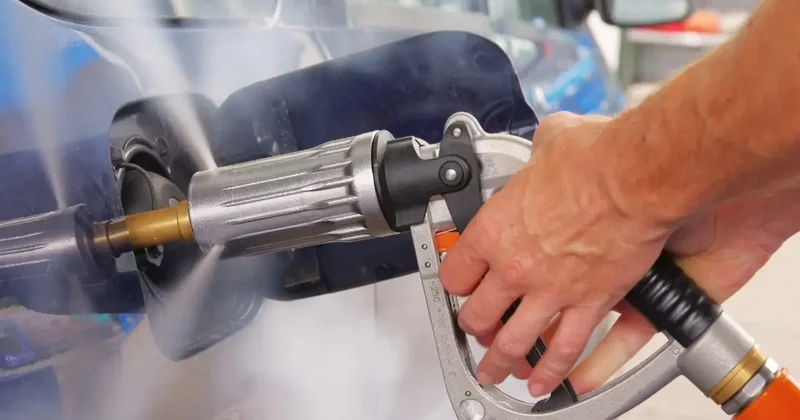 Стоят в очереди, записываются заранее: дефицит автогаза наблюдается в Шымкенте