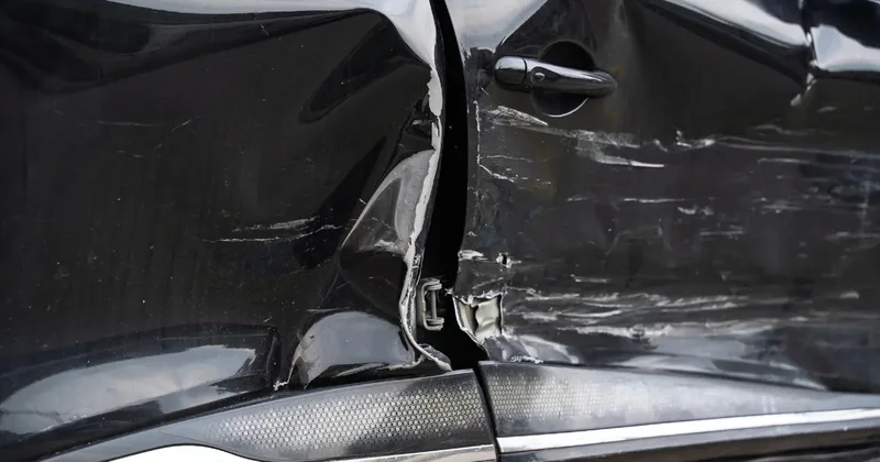 Водитель легковушки погиб после столкновения с прицепом близ Павлодара