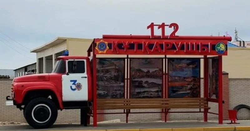 Ескі көліктен жасалған аялдама