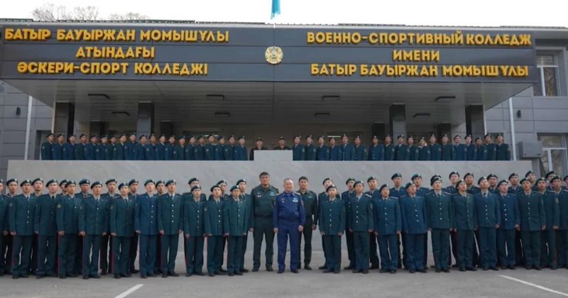 Қорғаныс министрі кадеттермен кездесті