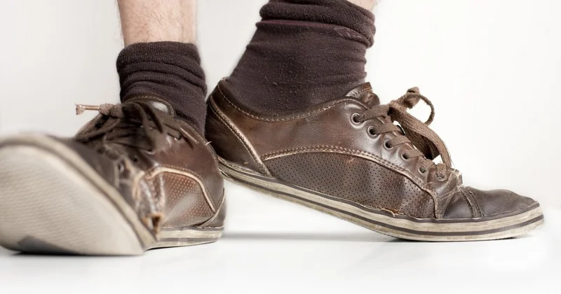 Мужчина бегал без нижнего белья по райцентру СКО