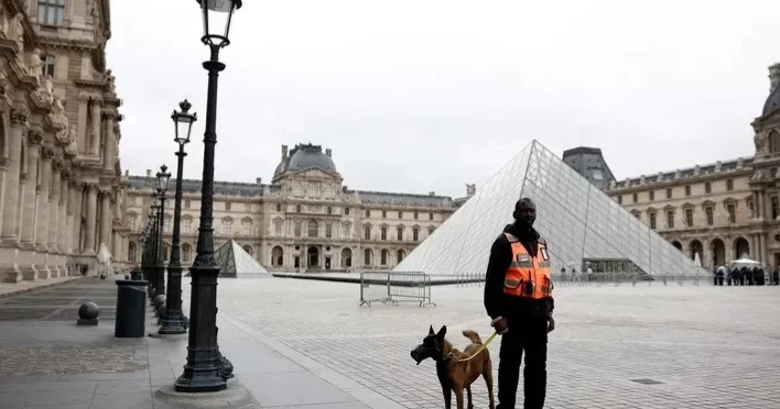 Луврдағы ұрлық: бес адам тұтқындалды, зергерлік бұйымдар әлі табылған жоқ