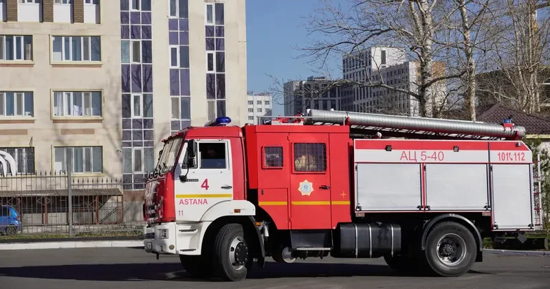 15 қабаттан секірмек болды: Құтқаршулардың жанқиярлығының арқасында қазақстандық әйел аман қалды