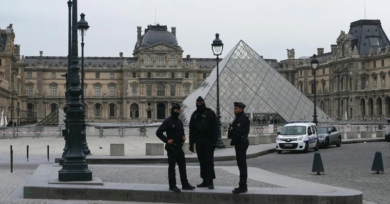 Драгоценности не найдены : новое массовое задержание подозреваемых в ограблении Лувра прошло в Париже