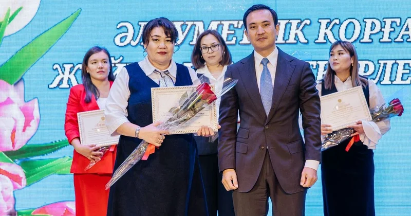 В Атырауской области торжественно наградили работников системы социальной защиты
