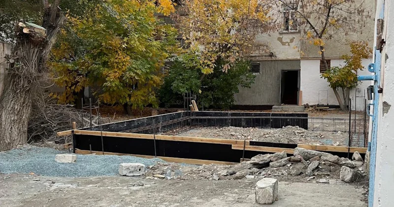 Іргетас тұр, бақылау жоқ : Атыраудағы құрылысқа МСҚББ тек БАҚ жазғаннан кейін назар аударды