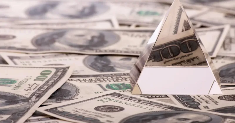 52 авто и 17 кг драгоценностей конфисковали у осуждённых организаторов финпирамиды в Шымкенте