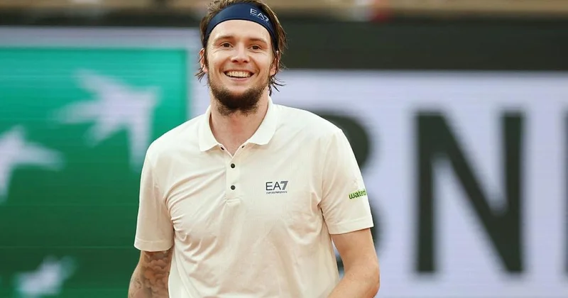 Должен был его наказать : Бублик резко обратился к сопернику из Франции после победы