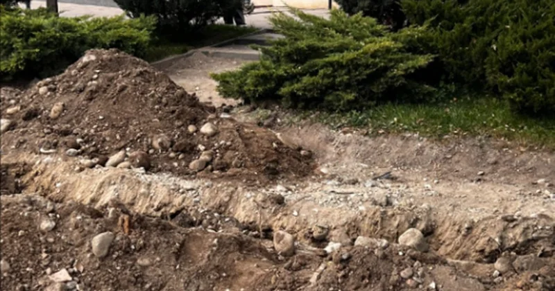 Остановка, к которой нет доступа : алматинка пожаловалась на раскопки на Розыбакиева в Алматы (фото)
