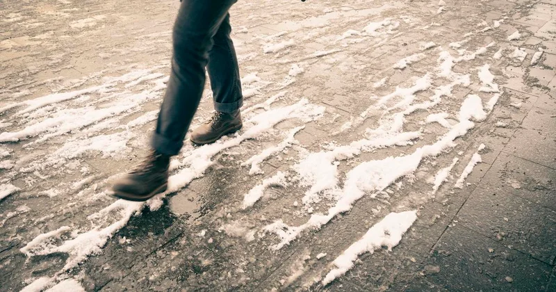 Туман и гололед в первый же день зимы: штормовое предупреждение объявили по Казахстану