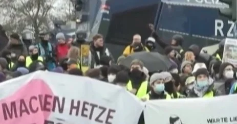 Германияда оңшыл жастар ұйымын құруға қарсы жаппай наразылық акциялары өтіп жатыр