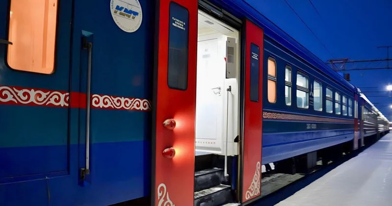 Застрявших на трассах казахстанцев будут вывозить поездами