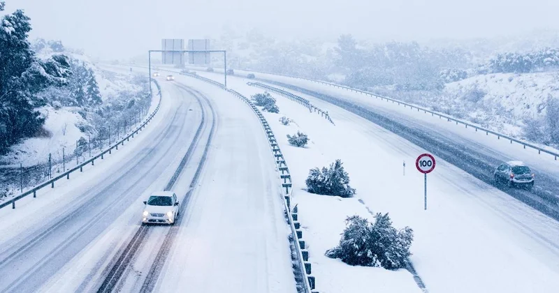 Могут ли закрыть движение на трассах в новогоднюю ночь, рассказали в КазАвтоЖол