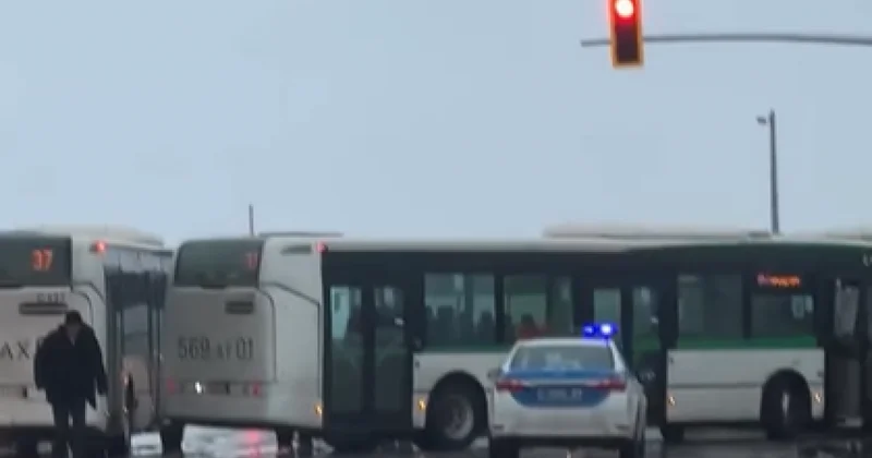 Гололед стал причиной ДТП с автобусами в Астане (ВИДЕО)
