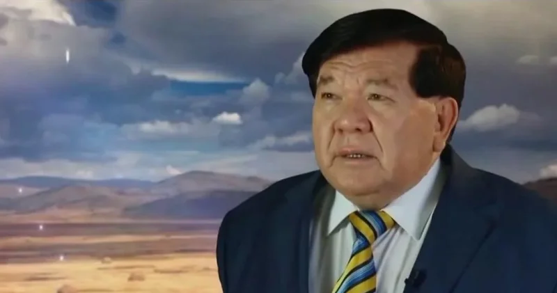 Айтқанының бәрі келді...: Мұхтар Шаханов өмірін болжаған көріпкел туралы айтты (видео)