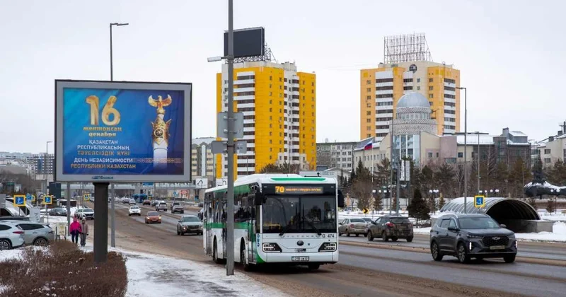 Автобусы снизили скорость из за гололеда в Астане