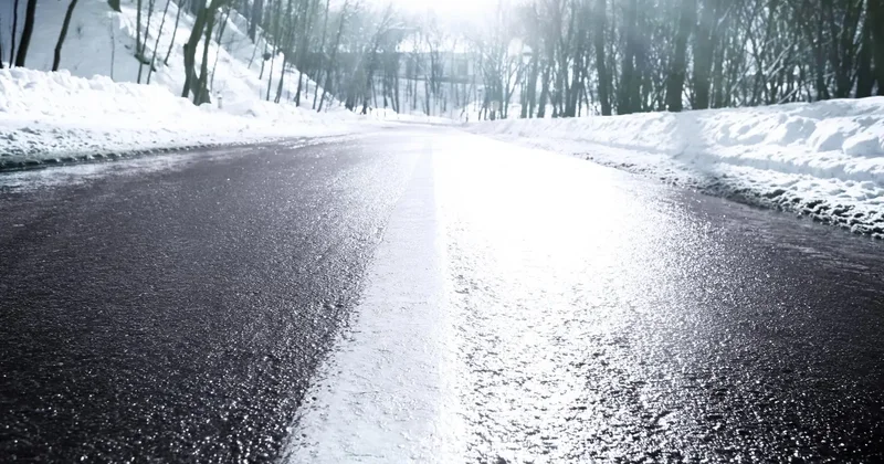 "Просим проявить ответственность". МВД Казахстана обратилось к водителям из за гололёда